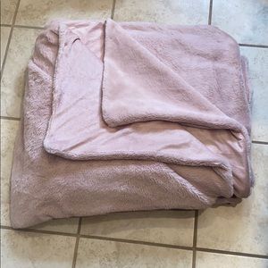 Beautiful Fuax Fur Blanket